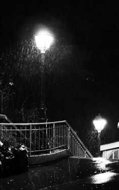 Luc Dartois 2008 - Paris la nuit sous la pluie, Station Passy