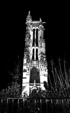 Luc Dartois 2009 - Paris by night, Saint-Jacques tower (1)