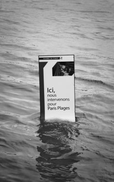 Luc Dartois 2016 - Paris flood, "Ici nous intervenons pour Paris-Plages"