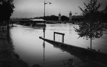 Luc Dartois 2016 - Paris flood, Alexandre III bridge