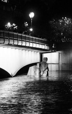 Luc Dartois 2016 - Paris by night flood, Zouave of the Alma bridge