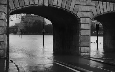 Luc Dartois 2018 - Paris flood under the rain, Passy port