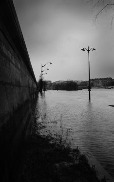 Luc Dartois 2018 - Paris flood under the rain, Banks of Seine