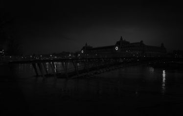 Luc Dartois 2018 - Paris by night flood, Leopold Sedar Senghor footbridge