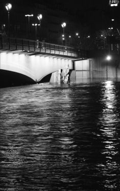Luc Dartois 2018 - Paris by night flood, Zouave of the Alma bridge