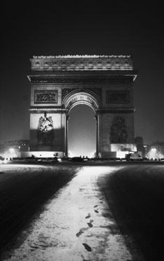 Luc Dartois 2018 - Paris by night under the snow, L‘Arc de Triomphe