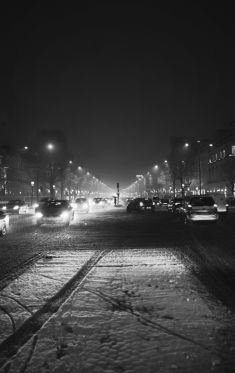 Luc Dartois 2018 - Paris by night under the snow, Champs-Elysees avenue