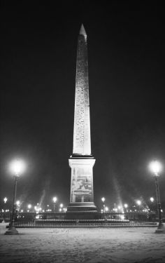 Luc Dartois 2018 - Paris by night under the snow, Obelisk of the Place de la Concorde