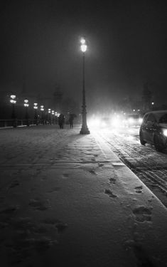 Luc Dartois 2018 - Paris by night under the snow, Alexandre III bridge