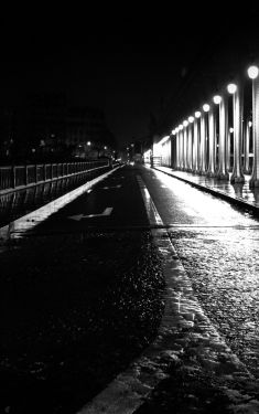 Luc Dartois 2019 - Paris by night under the rain, Bir-Hakeim bridge