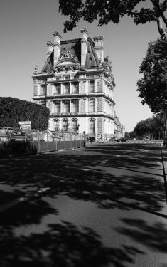 Luc Dartois 2020 - Paris under containment, Louvre Museum