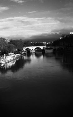 Luc Dartois 2020 - Paris under containment, Marie Bridge