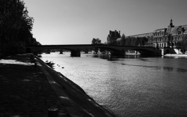 Luc Dartois 2020 - Paris under containment, Saints-Pères Port (2)