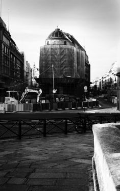 Luc Dartois 2020 - Paris under containment, Pont Neuf Street (2)