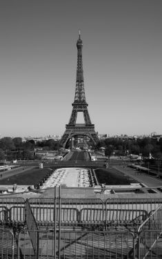 Luc Dartois 2020 - Paris under containment, Eiffel Tower (3)