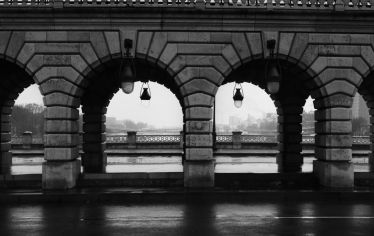Luc Dartois 2021 - Paris under the rain, Bercy bridge (2)