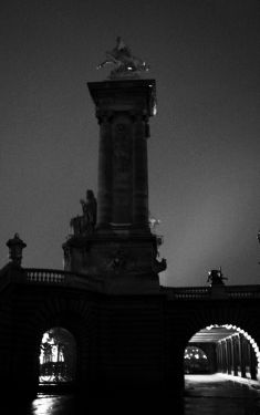 Luc Dartois 2008 - Paris by night under the rain, tunnel of the Alexandre III bridge