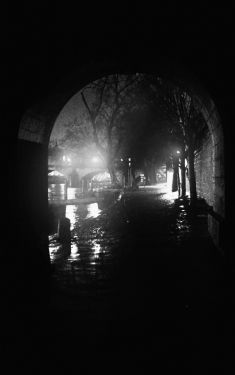 Luc Dartois 2008 - Paris by night under the rain, tunnel of the Carrousel bridge