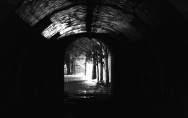 Luc Dartois 2008 - Paris la nuit sous la pluie, tunnel du pont du Carrousel