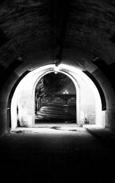 Luc Dartois 2008 - Paris la nuit sous la pluie, tunnel du pont du Carrousel