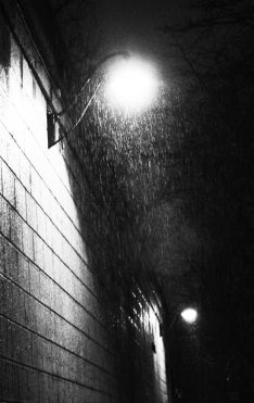 Luc Dartois 2008 - Paris la nuit sous la pluie, lampadaire sur les Quais