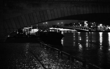 Luc Dartois 2008 - Paris la nuit sous la pluie, pont des Invalides