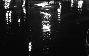 Luc Dartois 2008 - Paris la nuit sous la pluie, reflets