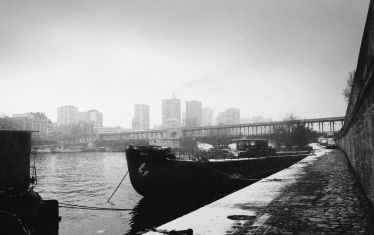 Luc Dartois 2009 - Paris sous la neige, péniche et pont de Bir-Hakeim