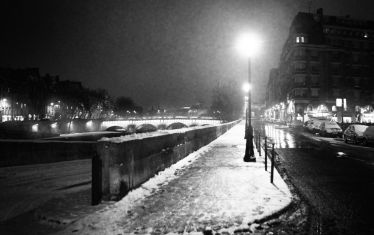 Luc Dartois 2009 - Paris by night under the snow, Quais des Orfevres