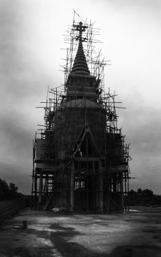 Luc Dartois 2009 - Thailand, temple under construction