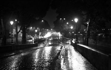 Luc Dartois 2015 - Paris by night under the rain, The street