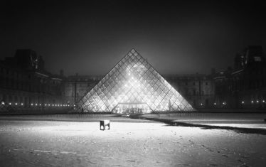 Luc Dartois 2018 - Paris by night under the snow, Louvre Pyramid
