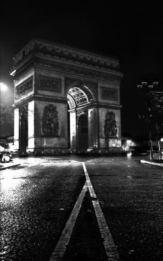 Luc Dartois 2019 - Paris by night under the rain, L‘Arc de Triomphe