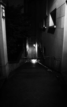 Luc Dartois 2019 - Paris by night under the rain, Rue des Eaux (2)