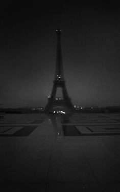 Luc Dartois 2019 - Paris by night under the rain, Eiffel Tower