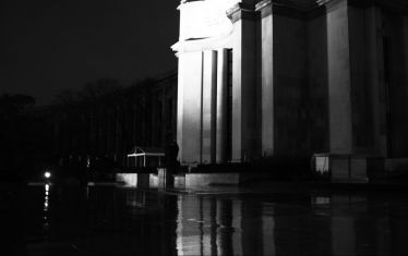 Luc Dartois 2019 - Paris la nuit sous la pluie, Esplanade du Trocadéro (3)