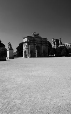 Luc Dartois 2020 - Paris under containment, Arch of triumph of the Carrousel