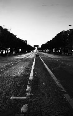 Luc Dartois 2020 - Paris under containment, Champs Elysees Avenue