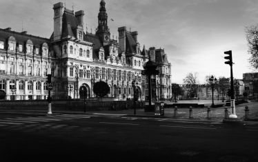 Luc Dartois 2020 - Paris under containment, City Hall