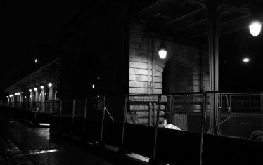 Luc Dartois 2020 - Paris la nuit sous la pluie, Pont de Bir-Hakeim (1)