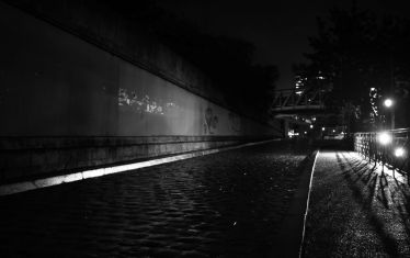 Luc Dartois 2020 - Paris la nuit sous la pluie, Port de Suffren