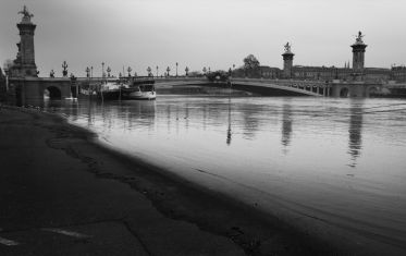 Luc Dartois 2021 - Paris flood, Alexandre III bridge